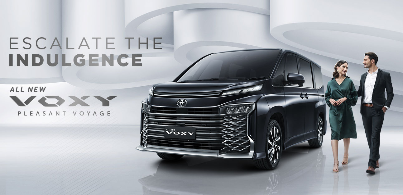 TOYOTA VOXY